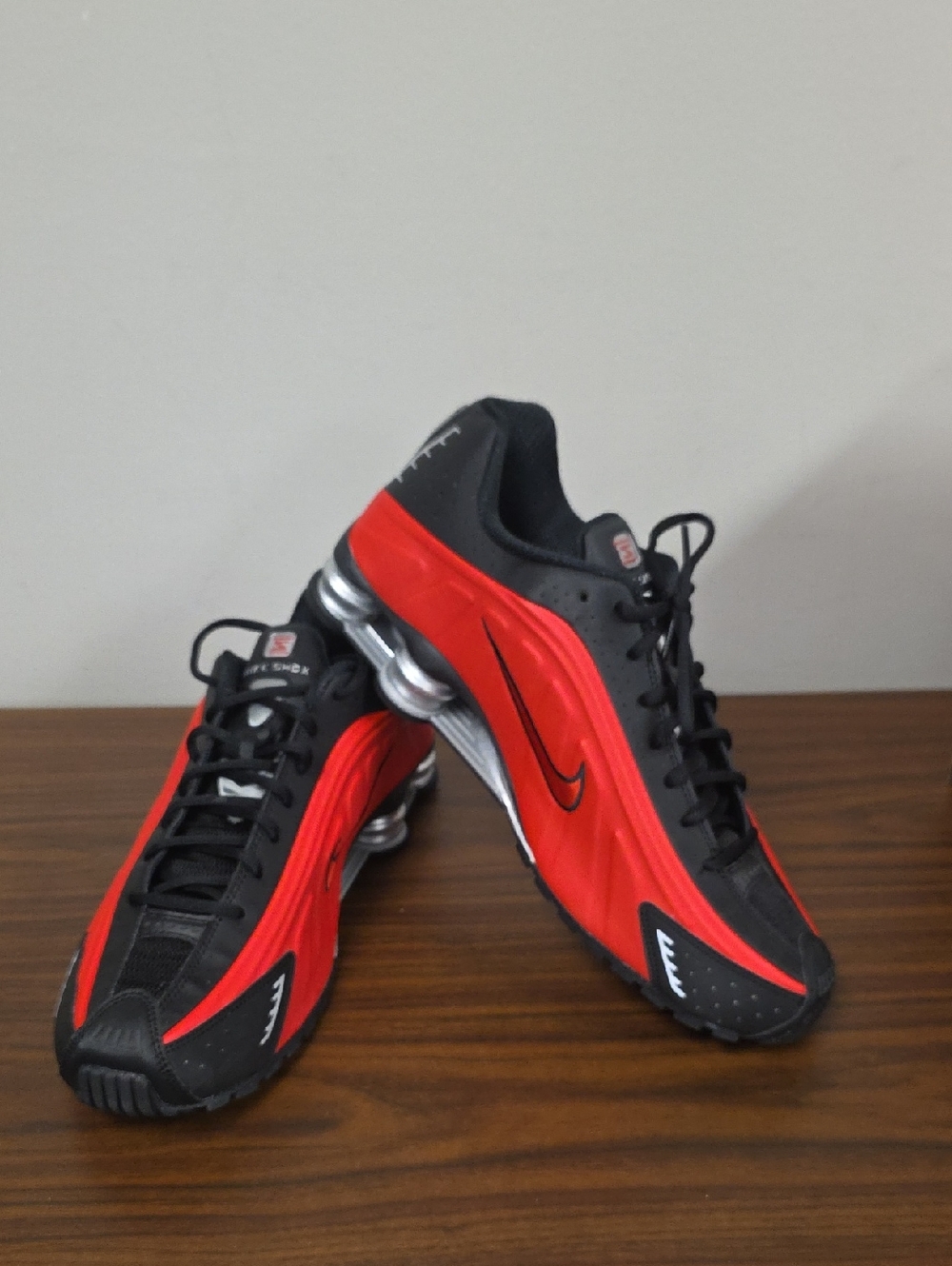 Nike Shox R4 University Red/Black Men's 13 HQ1988-600 NEW